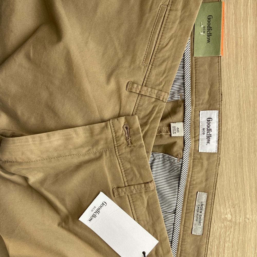 Men’s khaki shorts